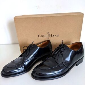ColeHaan classic modern oxfords. Worn only once.